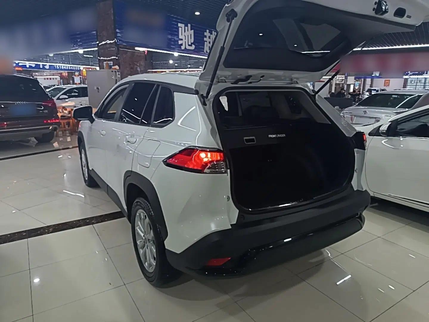 Toyota FRONTLANDER 2024 2.0L CVT Elite Plus Edition — миниатюра 4