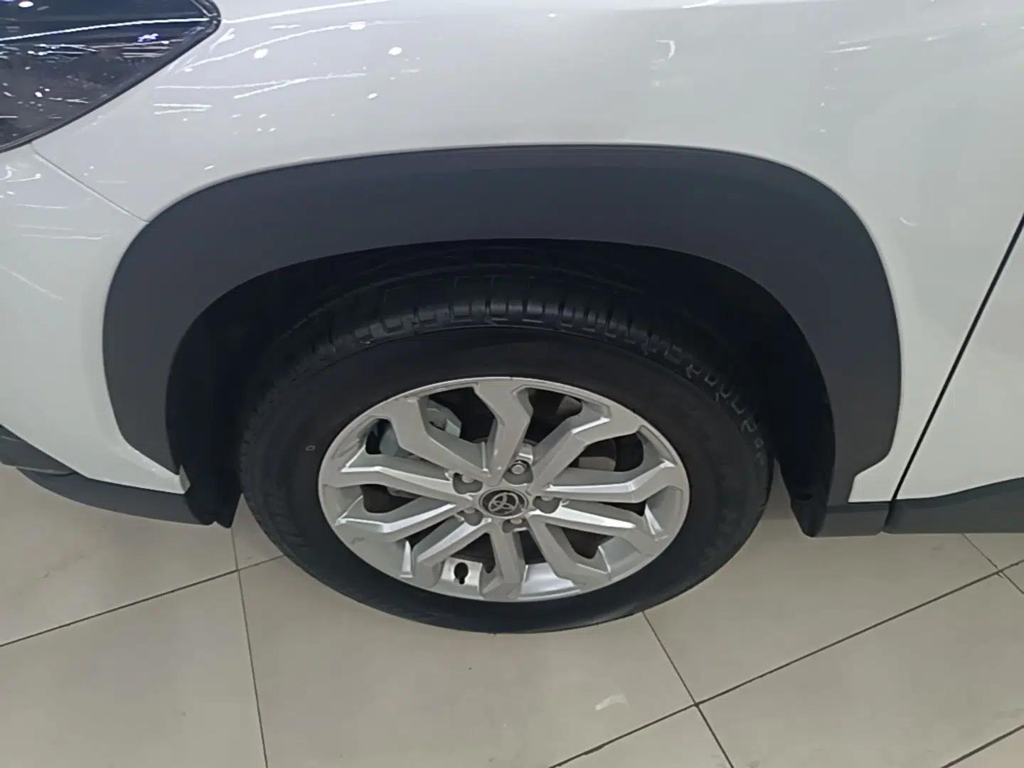 Toyota FRONTLANDER 2024 2.0L CVT Elite Plus Edition — миниатюра 8