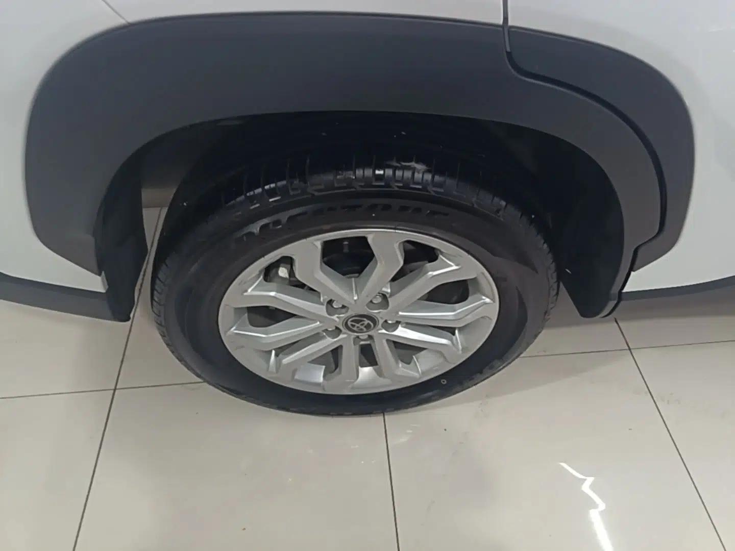 Toyota FRONTLANDER 2024 2.0L CVT Elite Plus Edition — миниатюра 10