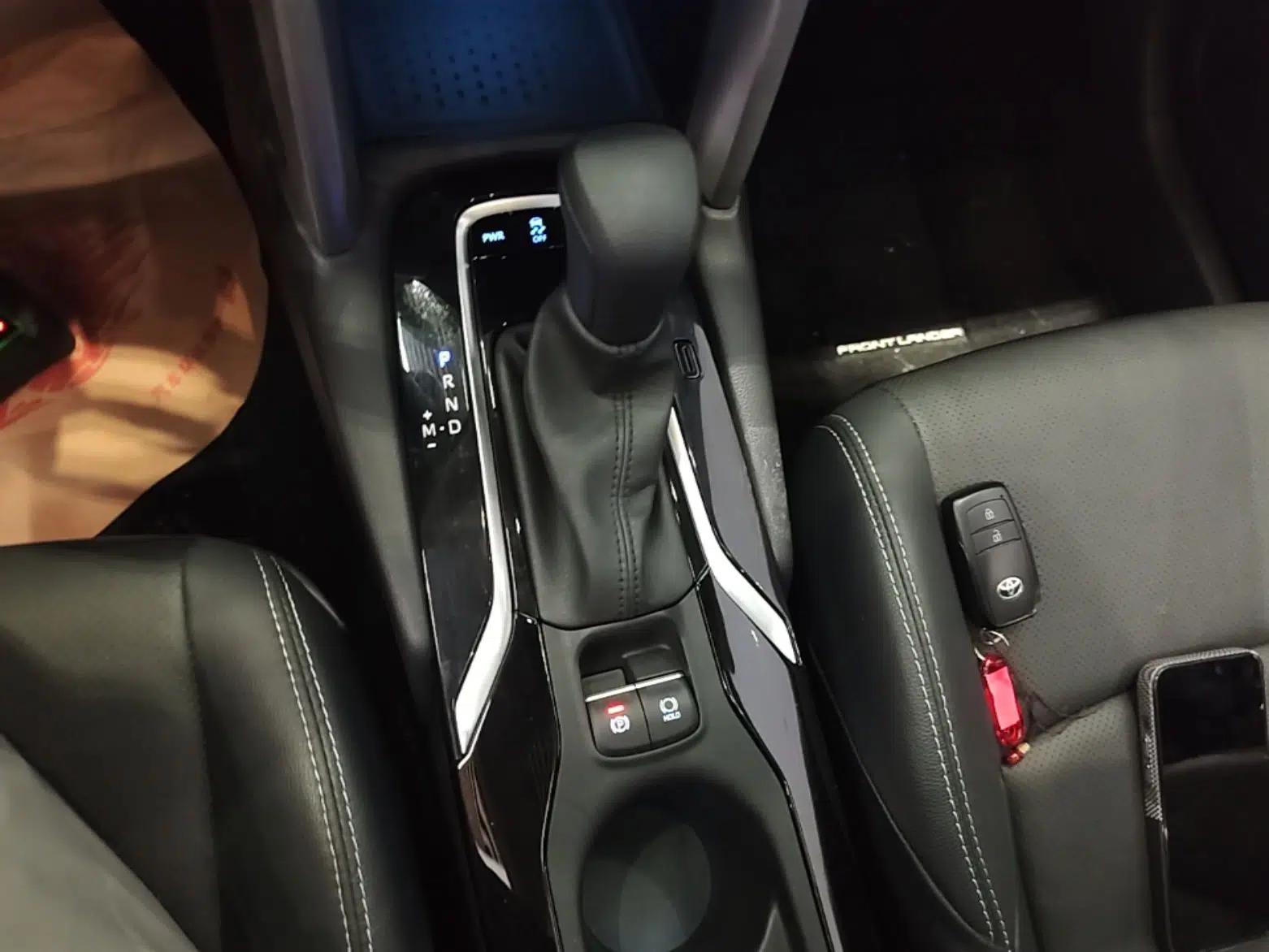 Toyota FRONTLANDER 2022 2.0L CVT Luxury Edition — миниатюра 17