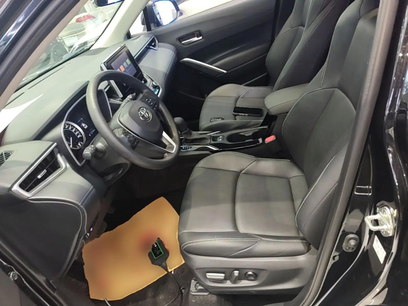 Toyota FRONTLANDER 2022 2.0L CVT Luxury Edition — миниатюра 18