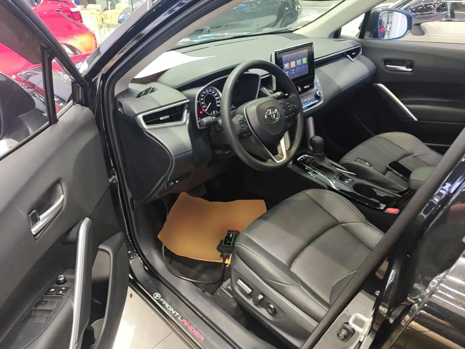 Toyota FRONTLANDER 2022 2.0L CVT Luxury Edition — миниатюра 19
