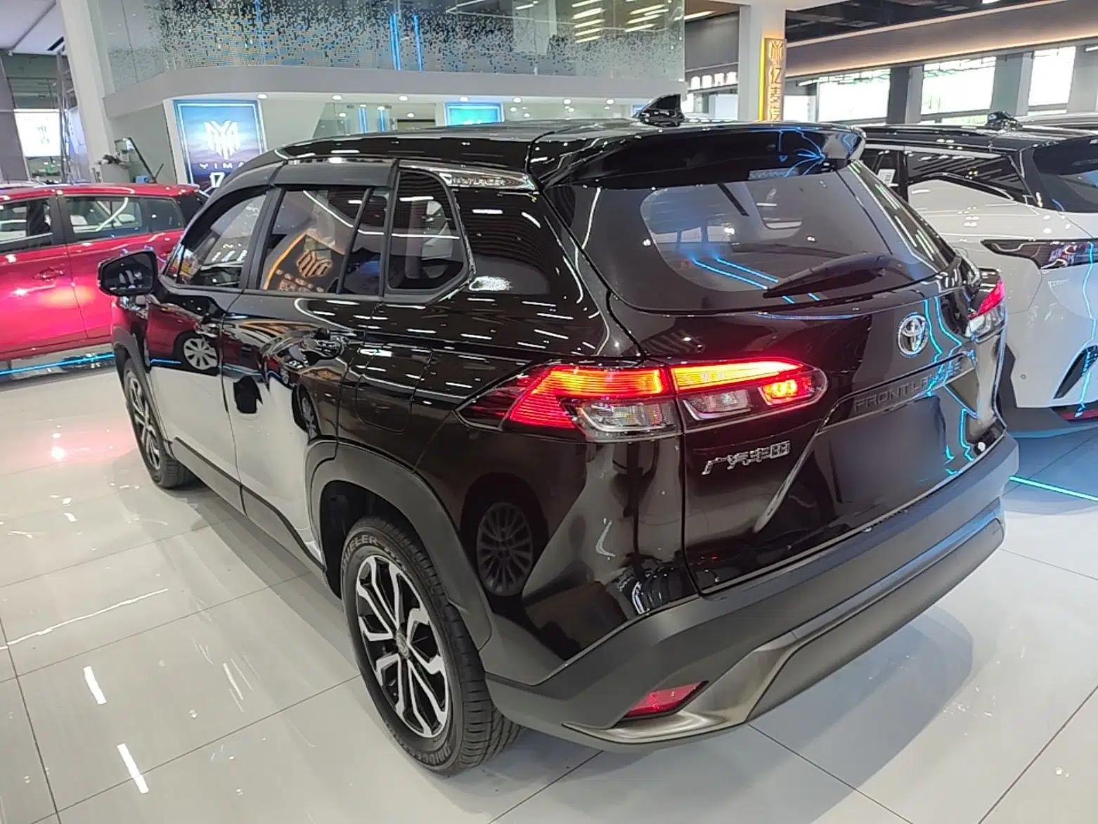 Toyota FRONTLANDER 2022 2.0L CVT Luxury Edition — миниатюра 4