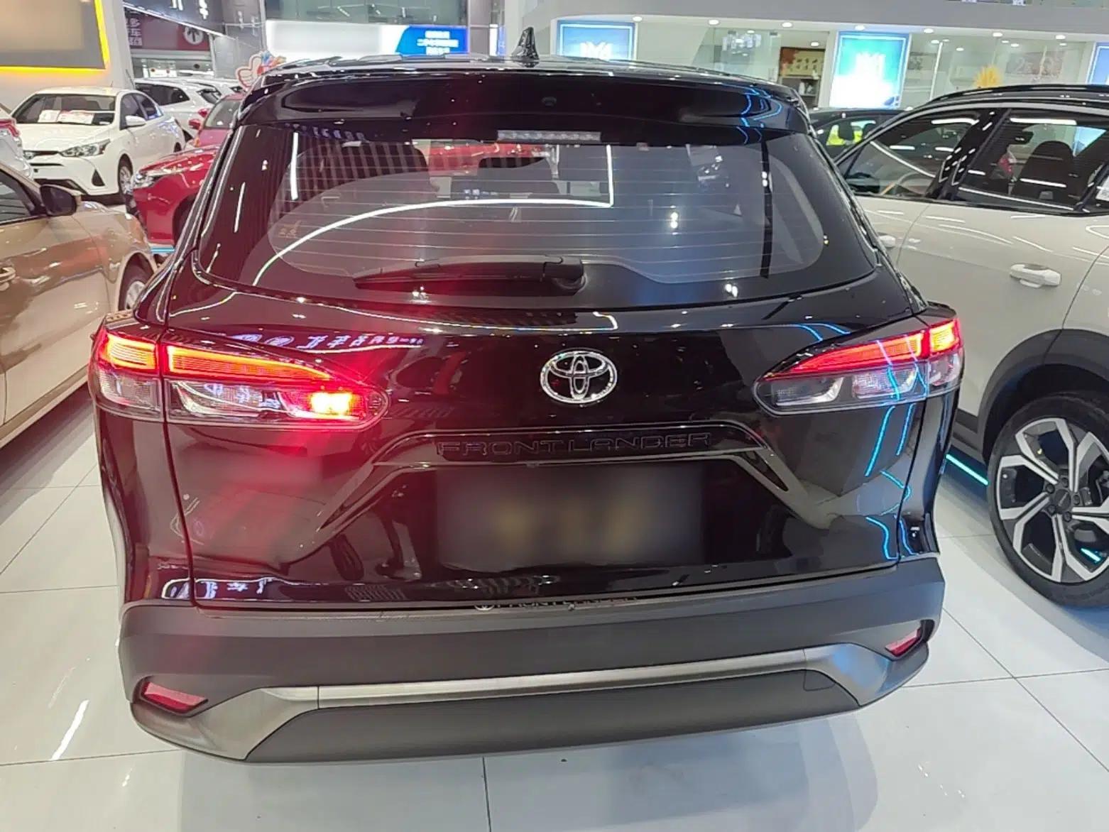 Toyota FRONTLANDER 2022 2.0L CVT Luxury Edition — миниатюра 5
