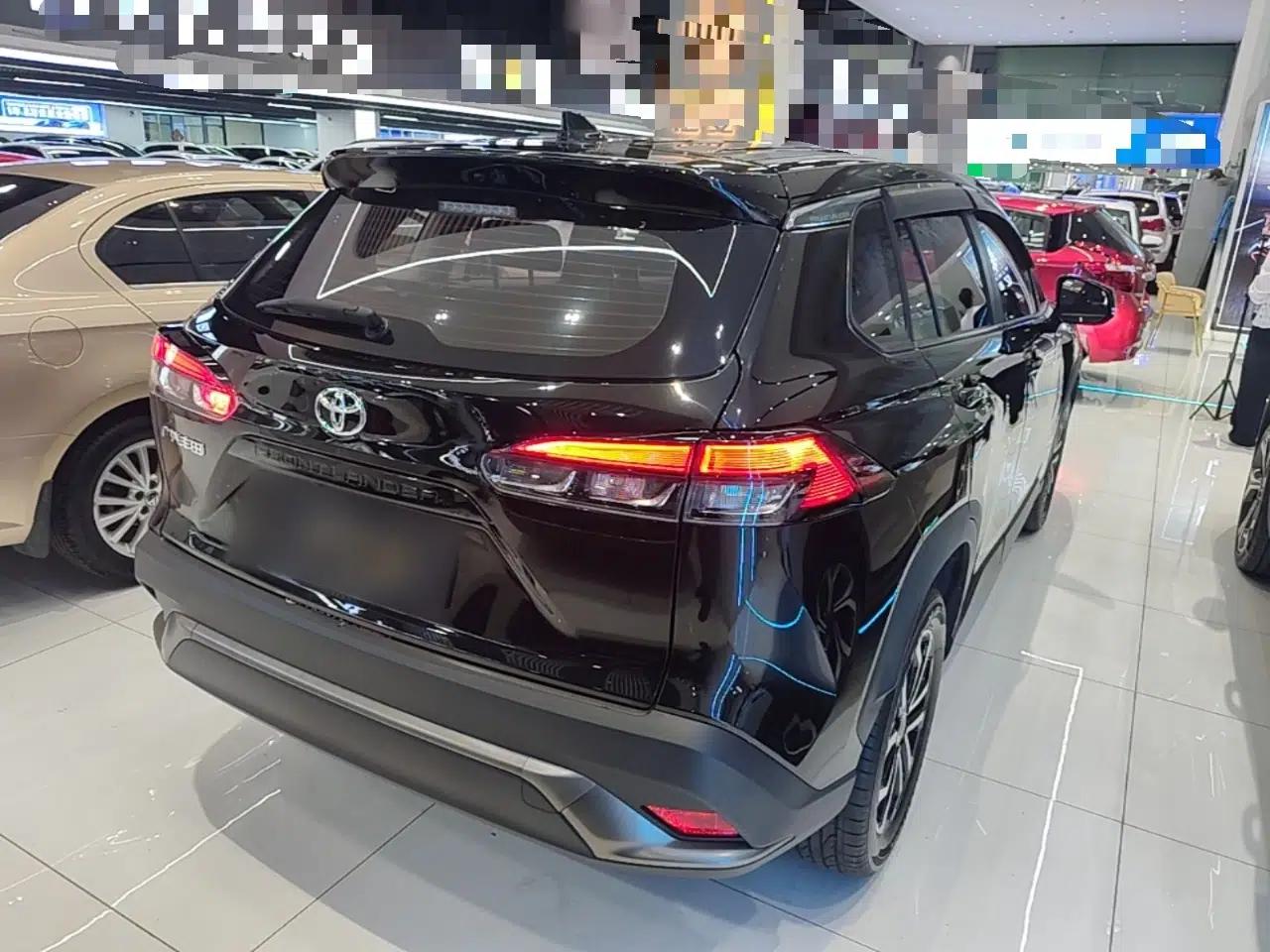Toyota FRONTLANDER 2022 2.0L CVT Luxury Edition — миниатюра 6