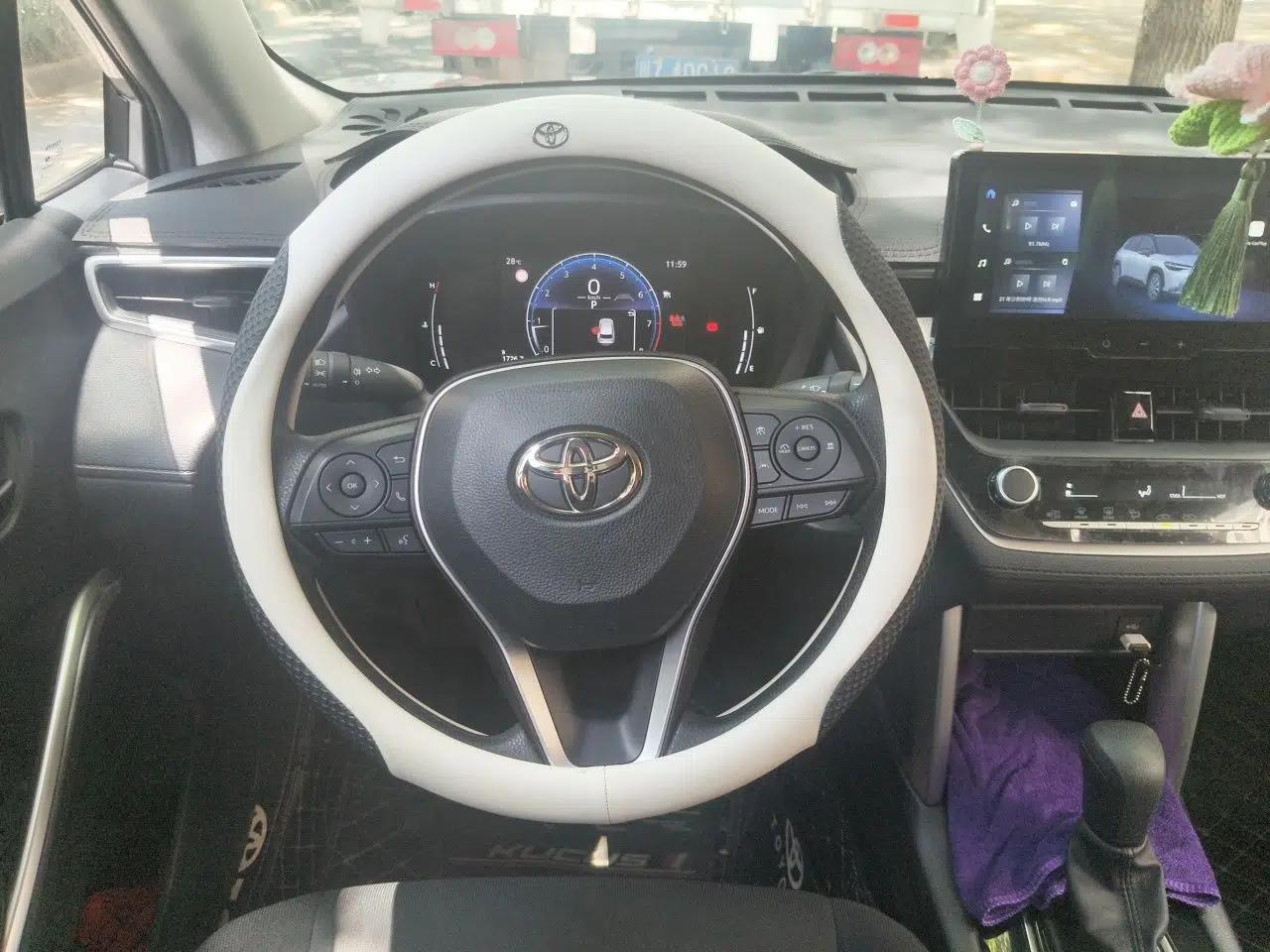 Toyota FRONTLANDER 2023 2.0L CVT Leading Edition — миниатюра 11