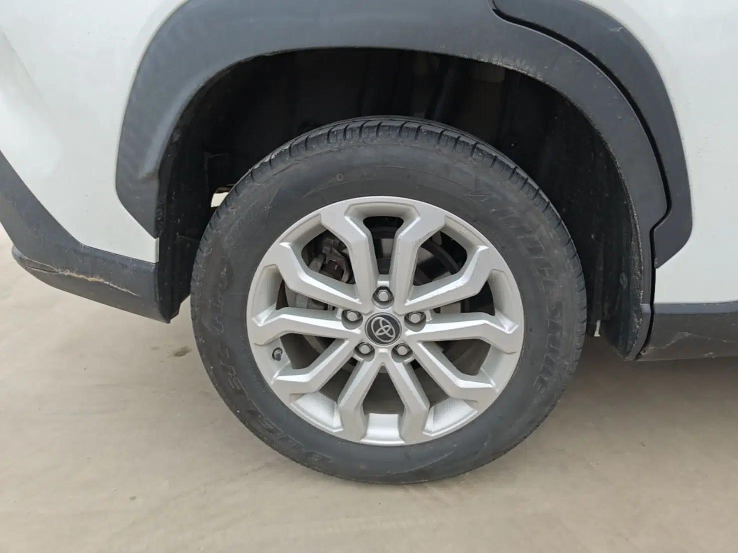 Toyota FRONTLANDER 2022 2.0L CVT Leading Edition — миниатюра 10