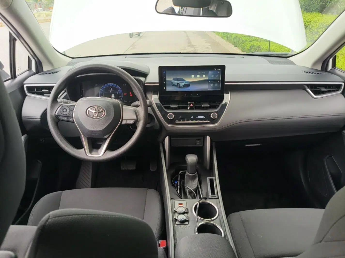 Toyota FRONTLANDER 2023 2.0L CVT Elite Edition — миниатюра 13