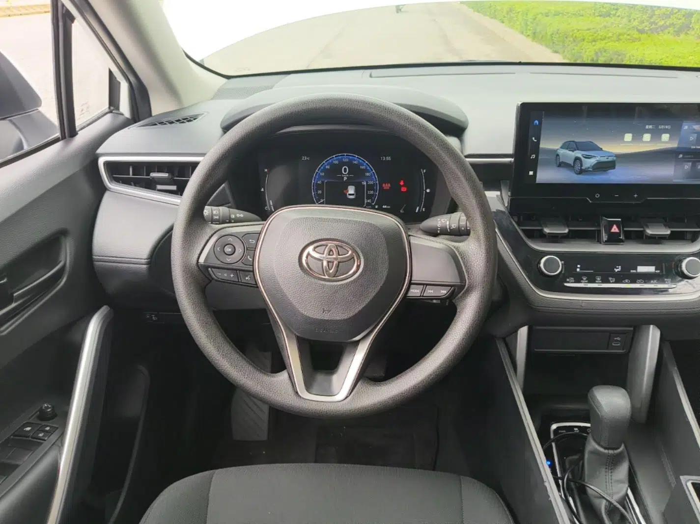 Toyota FRONTLANDER 2023 2.0L CVT Elite Edition — миниатюра 14