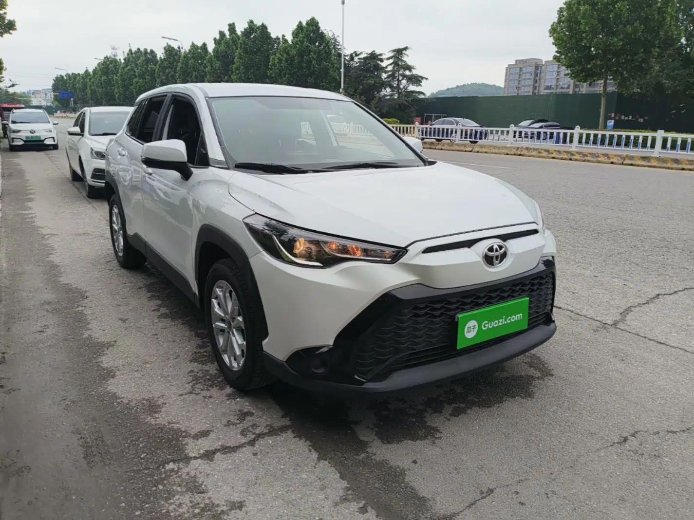 Toyota FRONTLANDER 2023 2.0L CVT Elite Edition — миниатюра 3