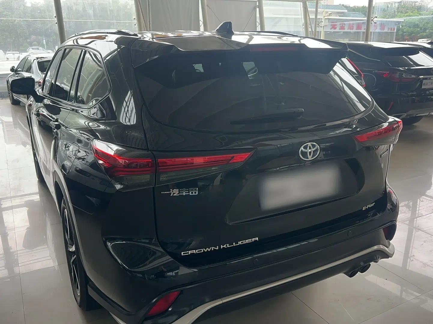 Toyota Crown Kluger 2022 2.5L HEV Four-Wheel Drive Luxury Edition — миниатюра 8