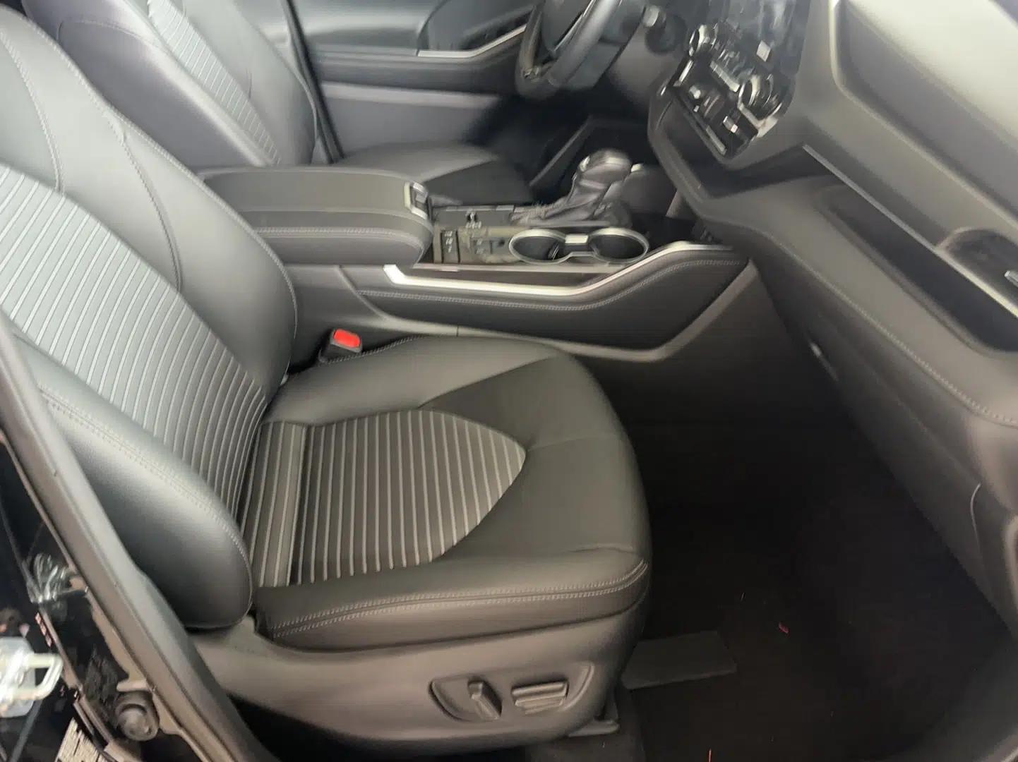 Toyota Crown Kluger 2022 2.5L HEV Four-Wheel Drive Luxury Edition — миниатюра 10