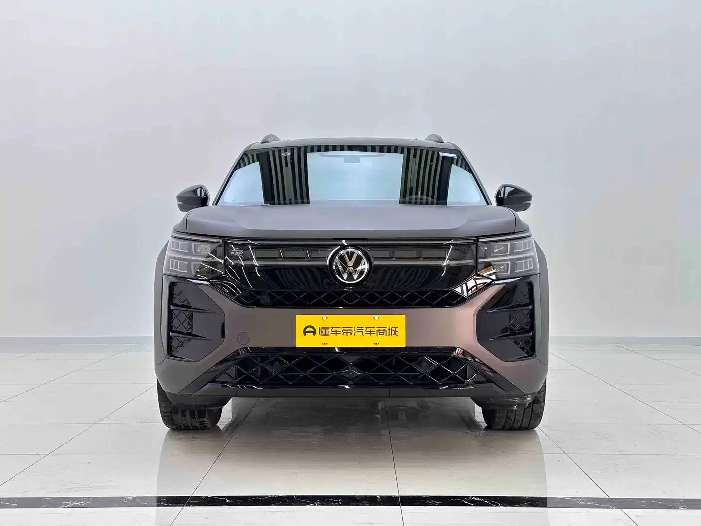 2025 Teramont Pro 450TSI 4WD Summit Edition — миниатюра 2