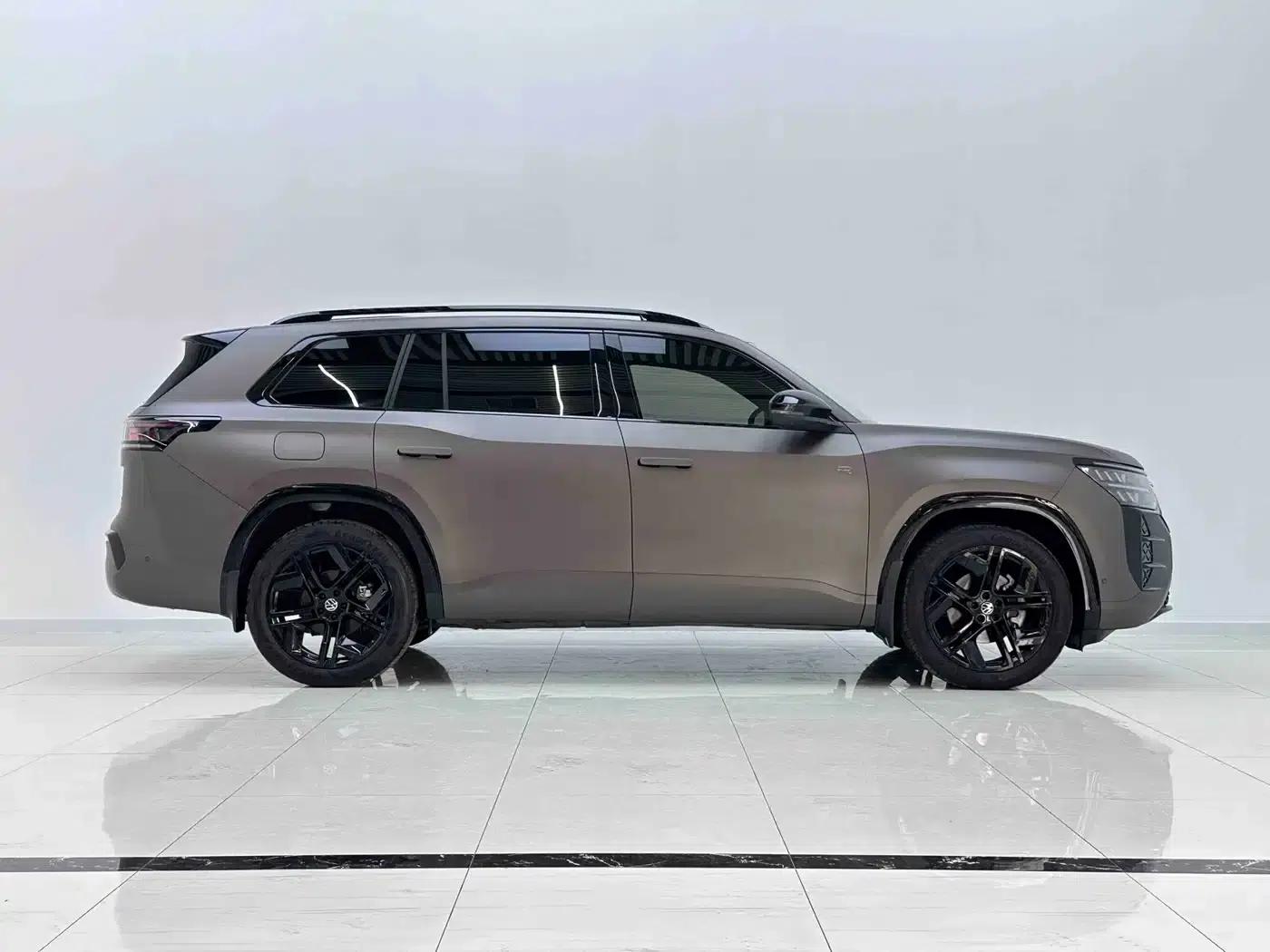 2025 Teramont Pro 450TSI 4WD Summit Edition — миниатюра 4
