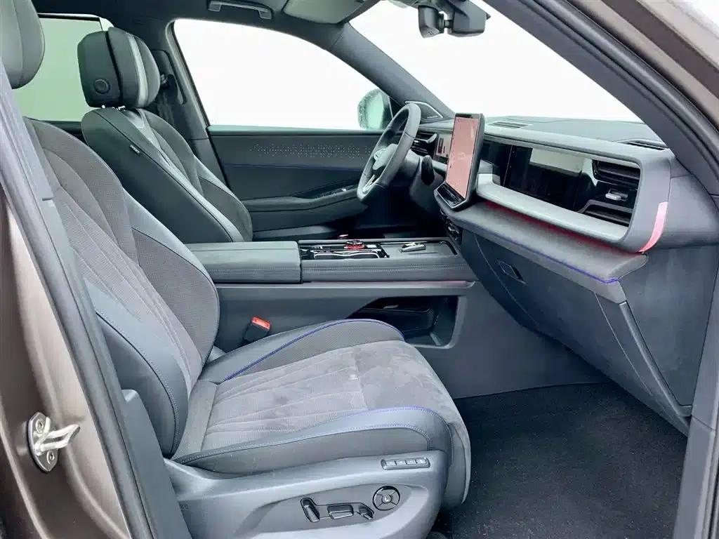 2025 Teramont Pro 450TSI 4WD Summit Edition — миниатюра 14