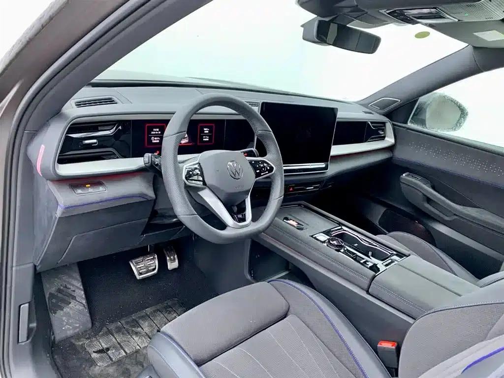 2025 Teramont Pro 450TSI 4WD Summit Edition — миниатюра 16