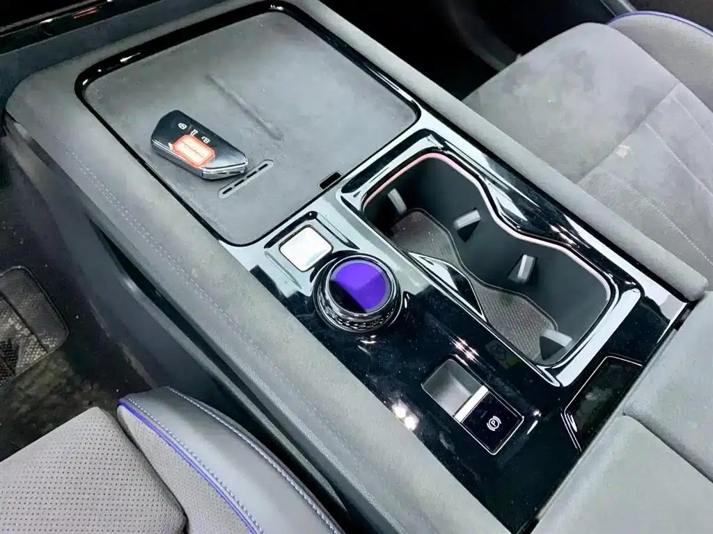 2025 Teramont Pro 450TSI 4WD Summit Edition — миниатюра 24