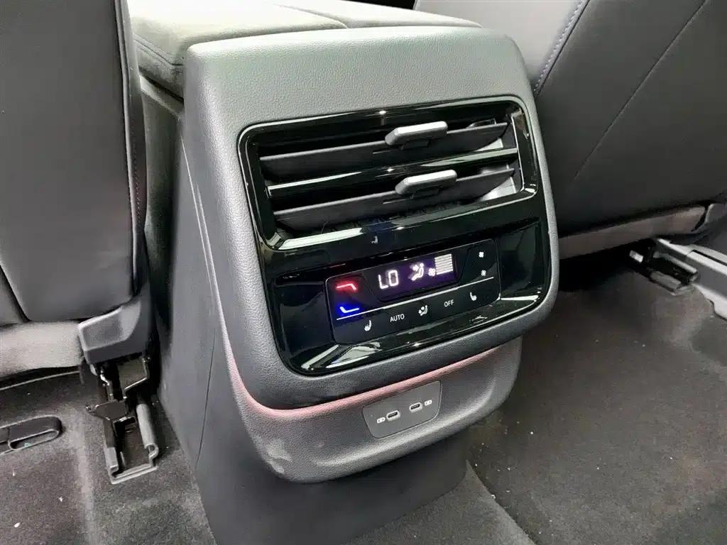 2025 Teramont Pro 450TSI 4WD Summit Edition — миниатюра 27