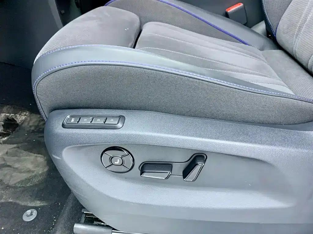 2025 Teramont Pro 450TSI 4WD Summit Edition — миниатюра 29