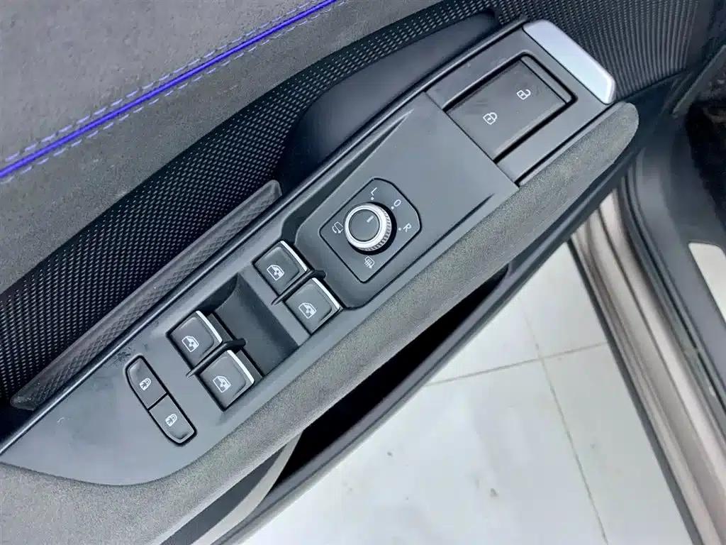 2025 Teramont Pro 450TSI 4WD Summit Edition — миниатюра 30