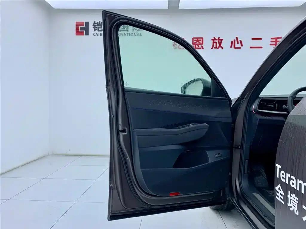 2025 Teramont Pro 450TSI 4WD Summit Edition — миниатюра 31