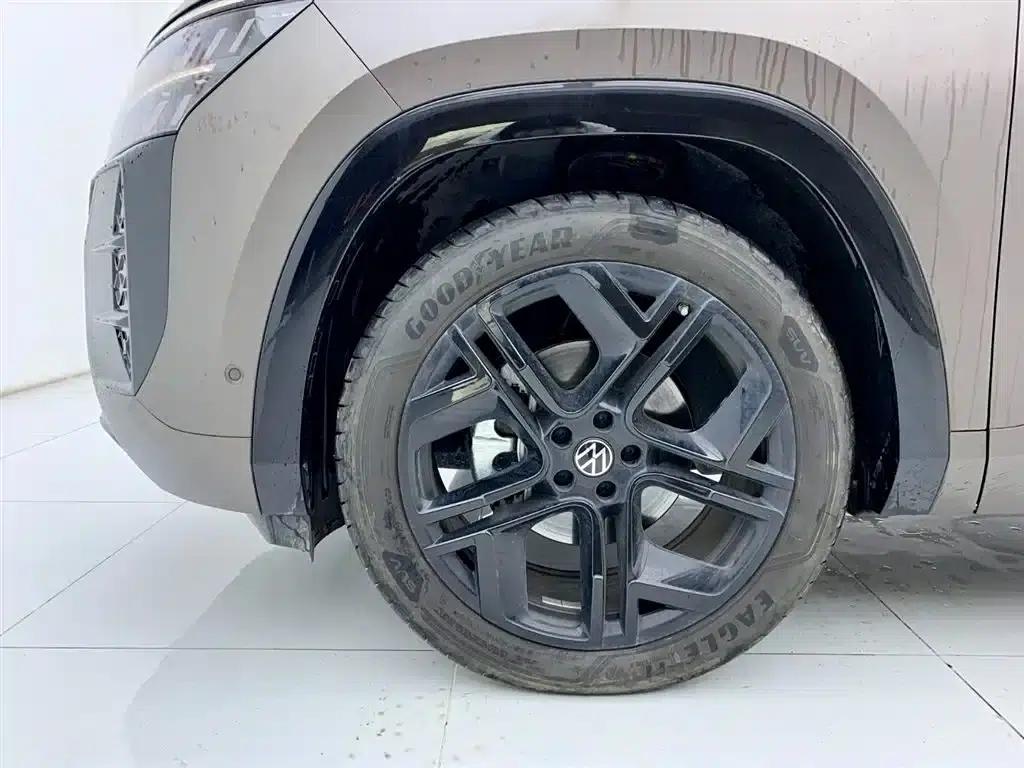 2025 Teramont Pro 450TSI 4WD Summit Edition — миниатюра 6