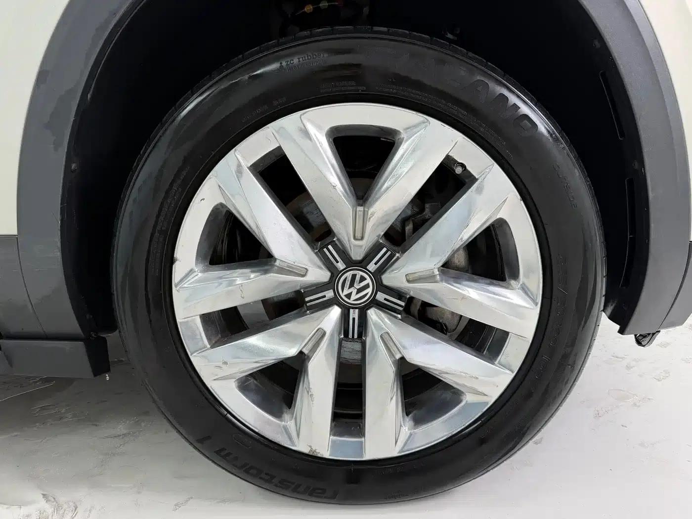 2017 Volkswagen Teramont 530 V6 AWD Supreme Flagship Edition — миниатюра 4