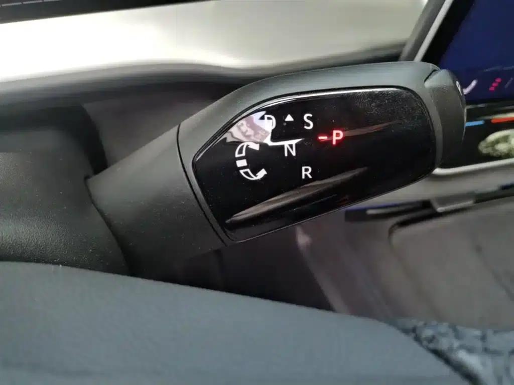 2025 Teramont Pro 450TSI 4WD Summit Edition — миниатюра 21