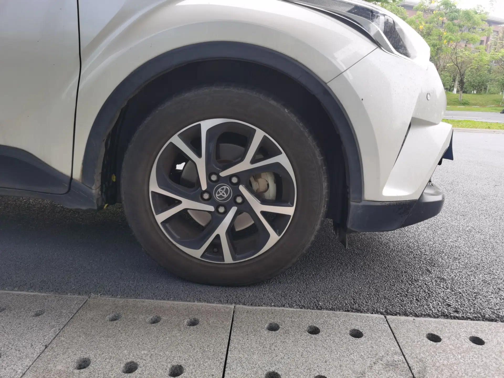 Toyota C-HR 2018 2.0L Leading with Sunroof China VI Standard — миниатюра 8