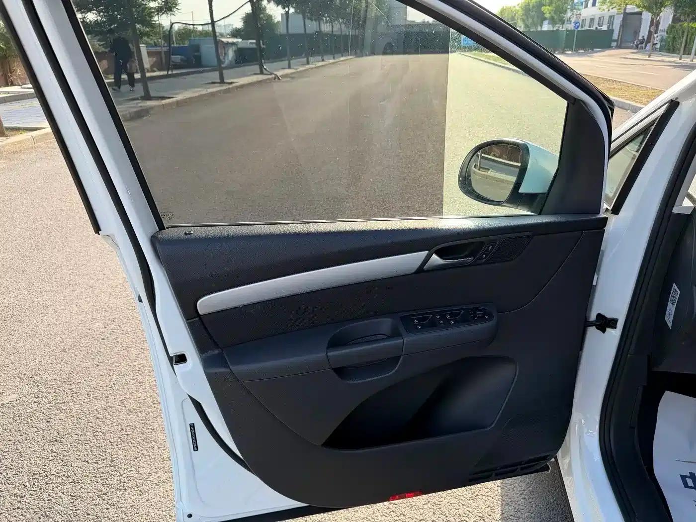2016 Sharan 380TSI Comfort 7-seater — миниатюра 8