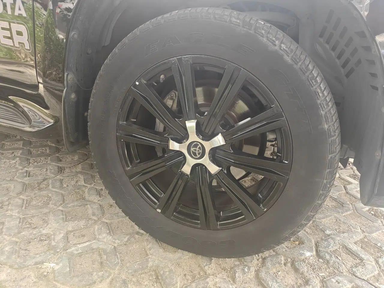 Toyota Land Cruiser  — миниатюра 8