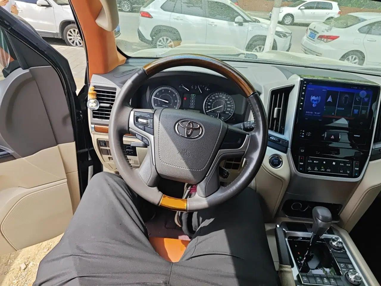 Toyota Land Cruiser 2018 4.0 Iron-Wheel Refrigerator Basic Version with No Electric Base Middle East Market — миниатюра 11