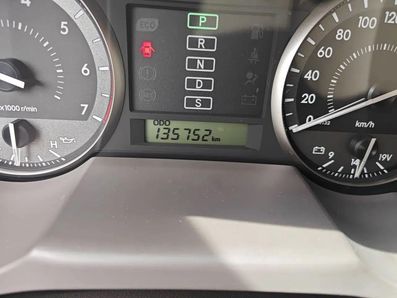 Toyota Land Cruiser 2018 4.0 Iron-Wheel Refrigerator Basic Version with No Electric Base Middle East Market — миниатюра 13