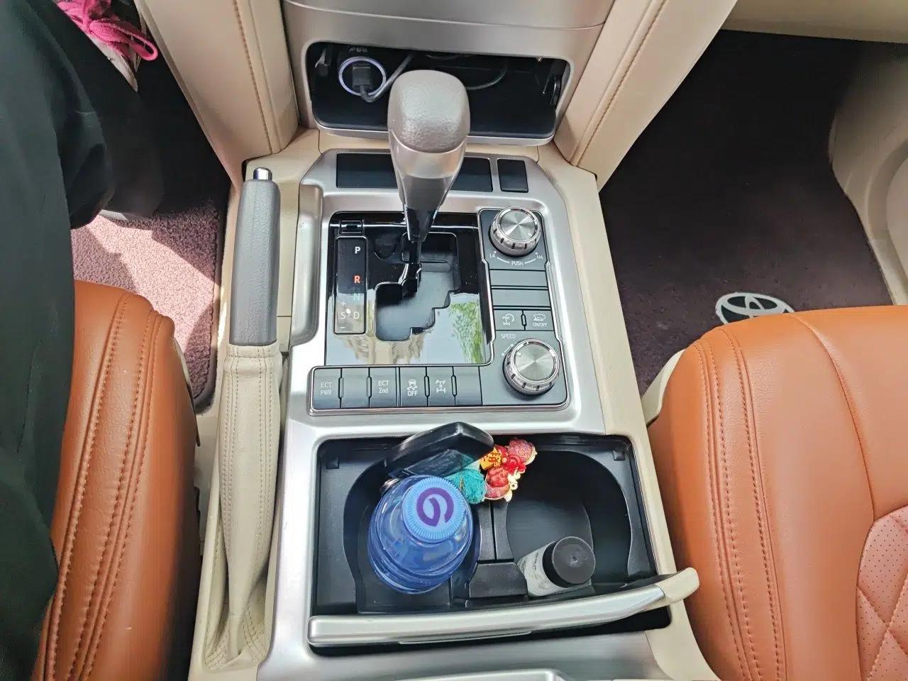 Toyota Land Cruiser 2018 4.0 Iron-Wheel Refrigerator Basic Version with No Electric Base Middle East Market — миниатюра 15
