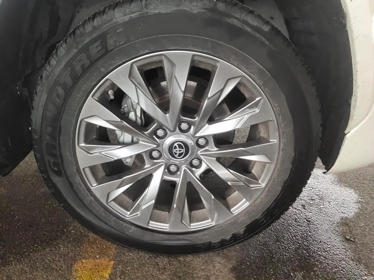 Toyota Land Cruiser  — миниатюра 8