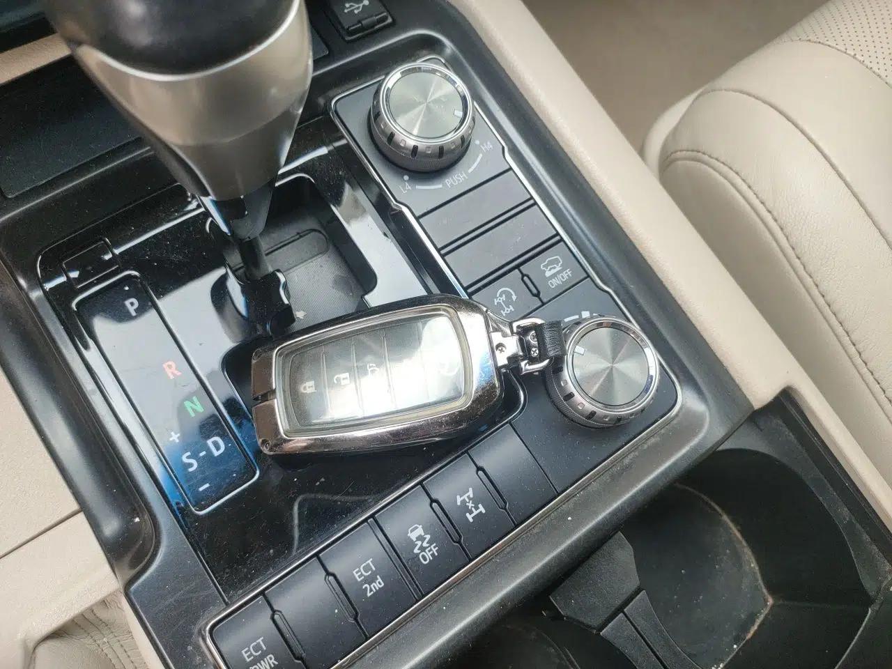 Toyota Land Cruiser  — миниатюра 9