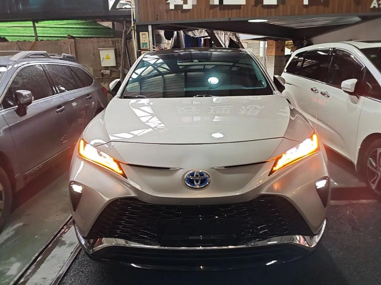 Toyota Venza 2022 Dual-Engine 2.5L CVT Two-Wheel Drive Prestige Edition — миниатюра 2