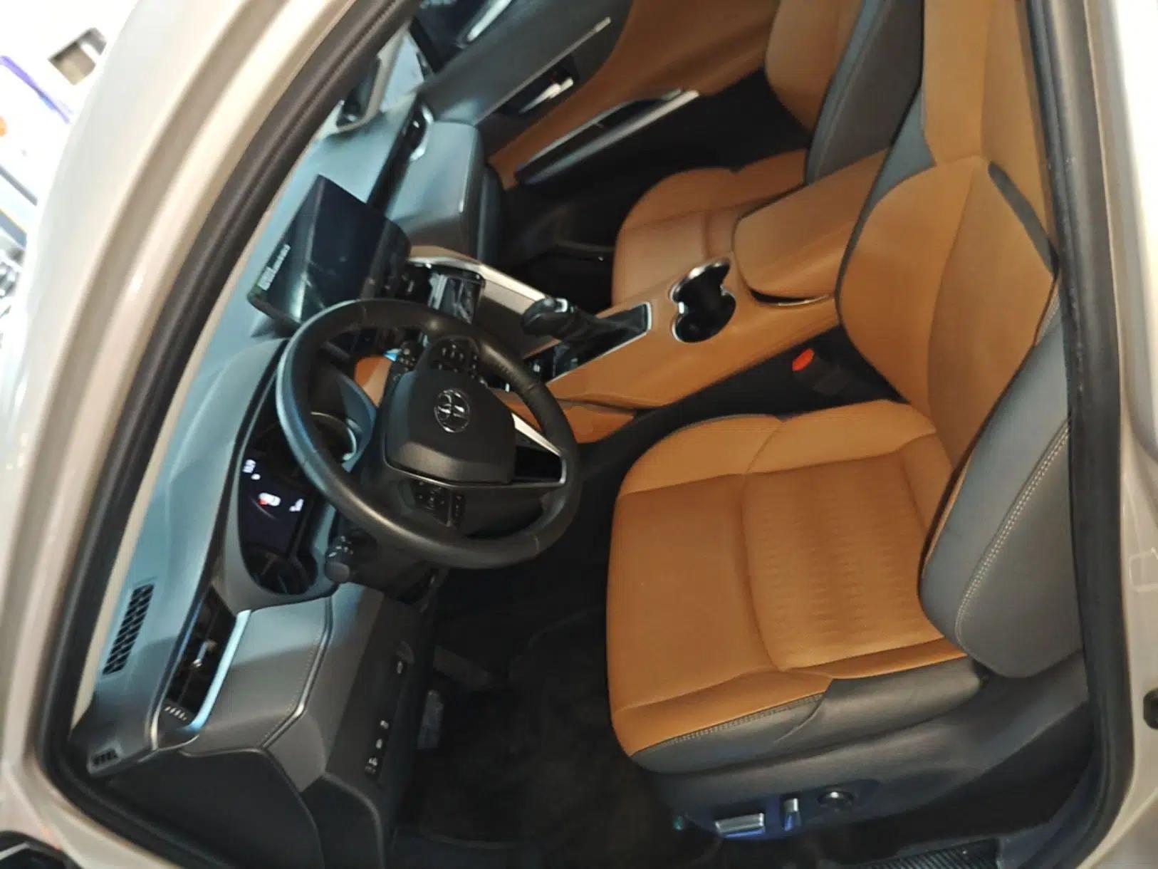 Toyota Venza 2022 Dual-Engine 2.5L CVT Two-Wheel Drive Prestige Edition — миниатюра 17