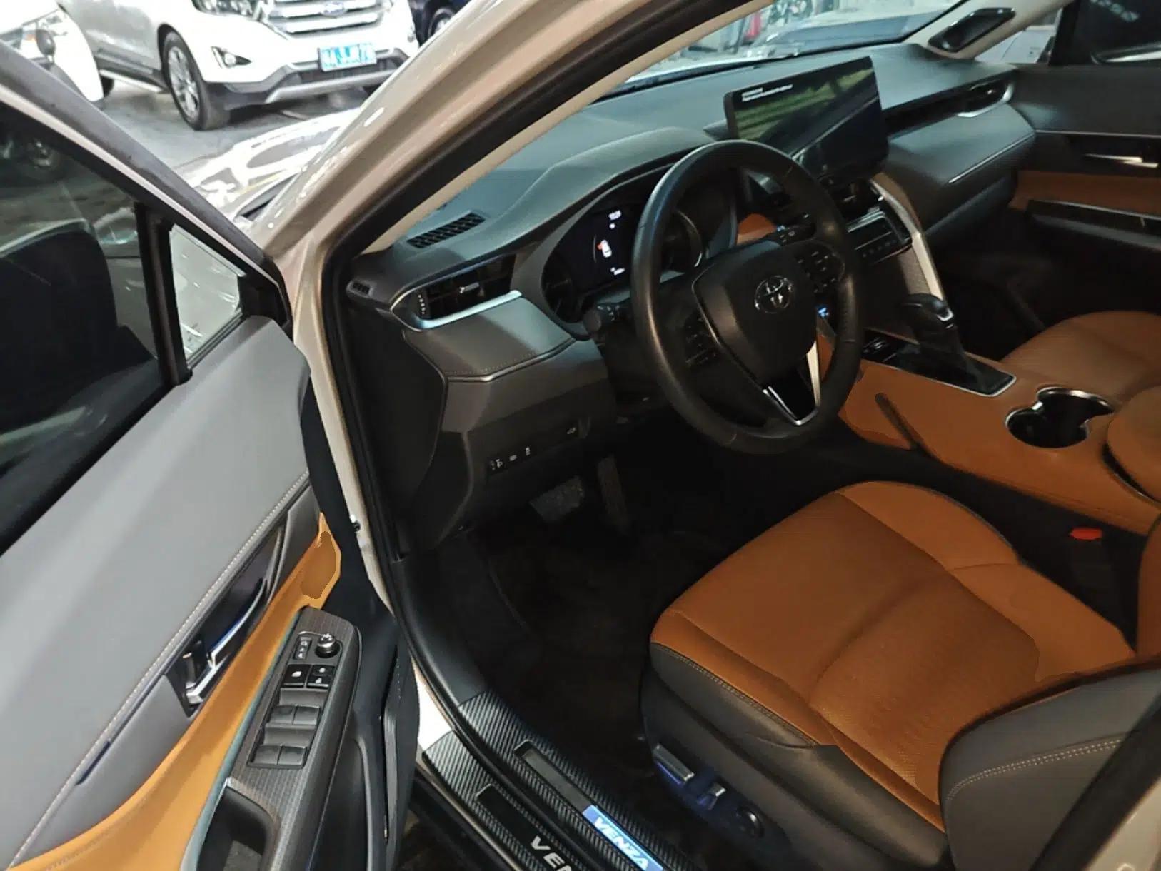 Toyota Venza 2022 Dual-Engine 2.5L CVT Two-Wheel Drive Prestige Edition — миниатюра 18