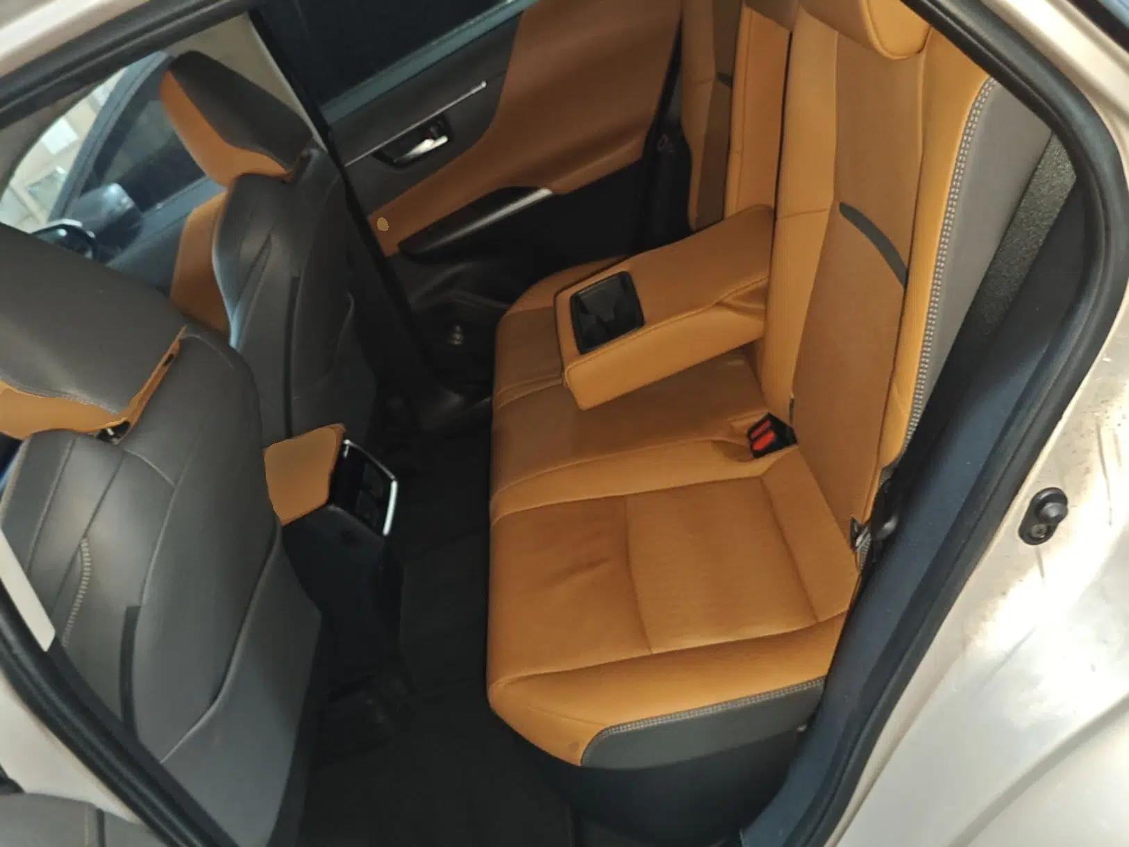 Toyota Venza 2022 Dual-Engine 2.5L CVT Two-Wheel Drive Prestige Edition — миниатюра 19