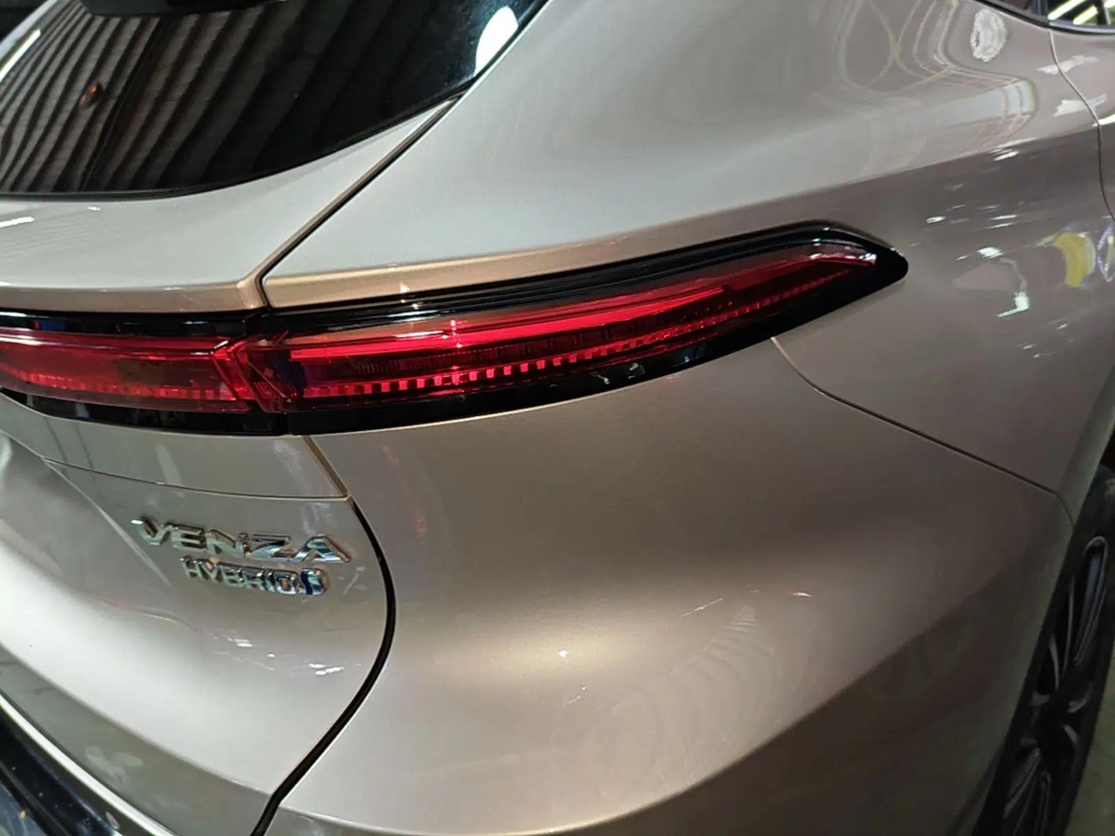 Toyota Venza 2022 Dual-Engine 2.5L CVT Two-Wheel Drive Prestige Edition — миниатюра 8