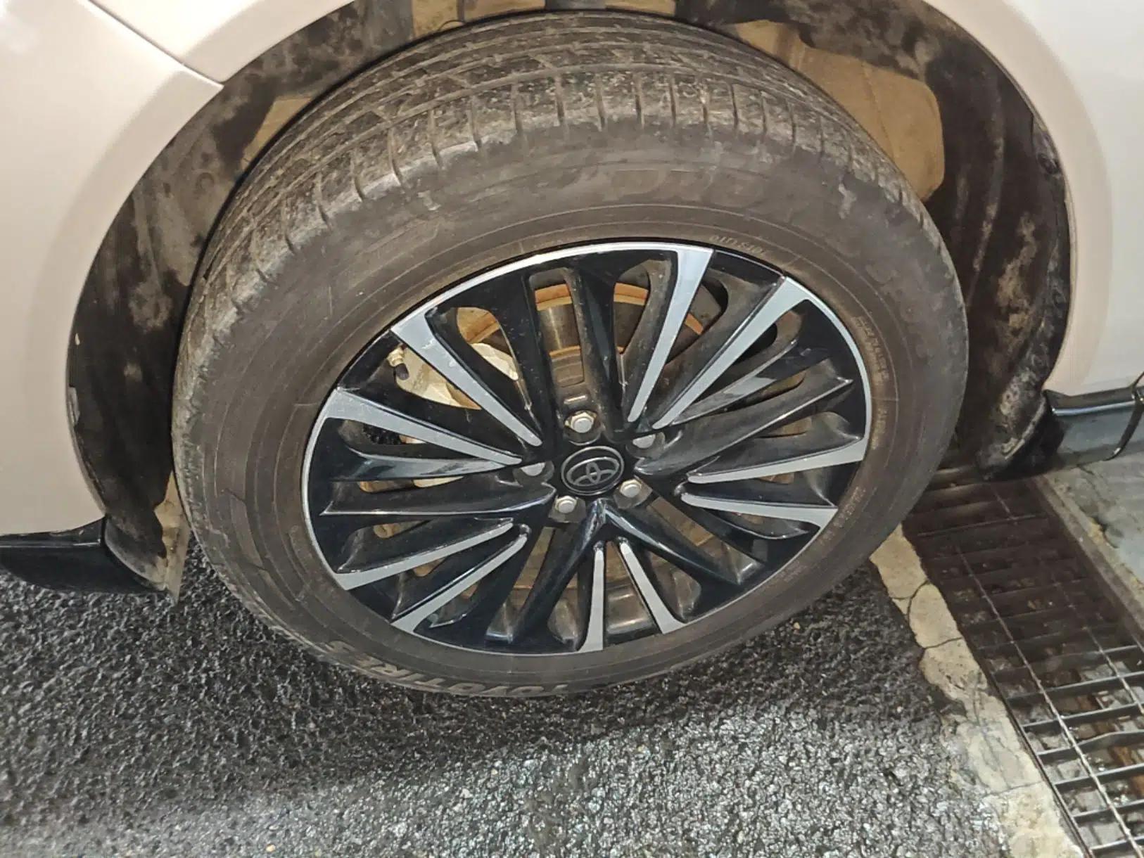 Toyota Venza 2022 Dual-Engine 2.5L CVT Two-Wheel Drive Prestige Edition — миниатюра 9