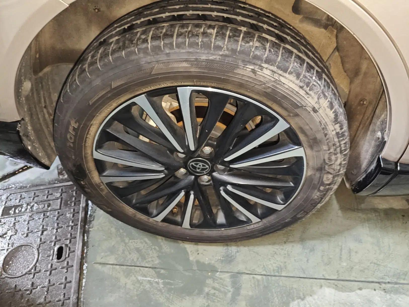 Toyota Venza 2022 Dual-Engine 2.5L CVT Two-Wheel Drive Prestige Edition — миниатюра 10