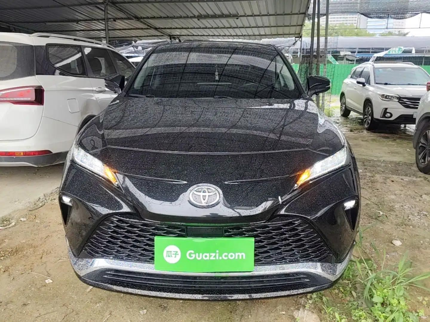 Toyota Venza 2022 2.0L CVT Two-Wheel Drive Luxury Edition — миниатюра 2