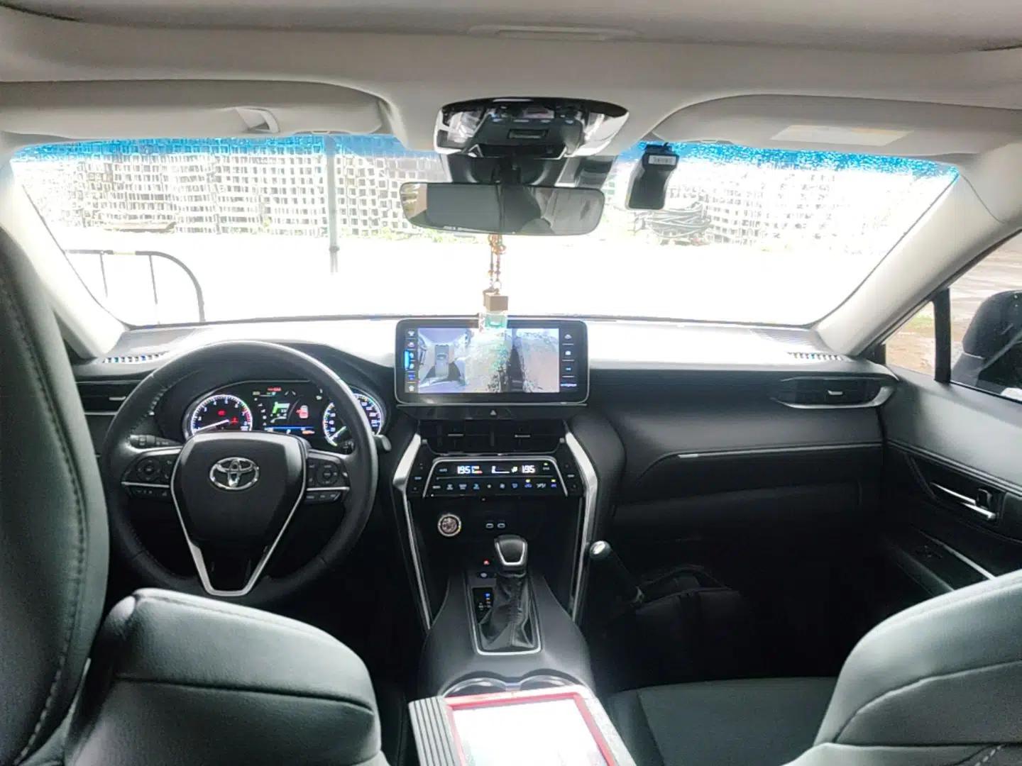 Toyota Venza 2022 2.0L CVT Two-Wheel Drive Luxury Edition — миниатюра 12