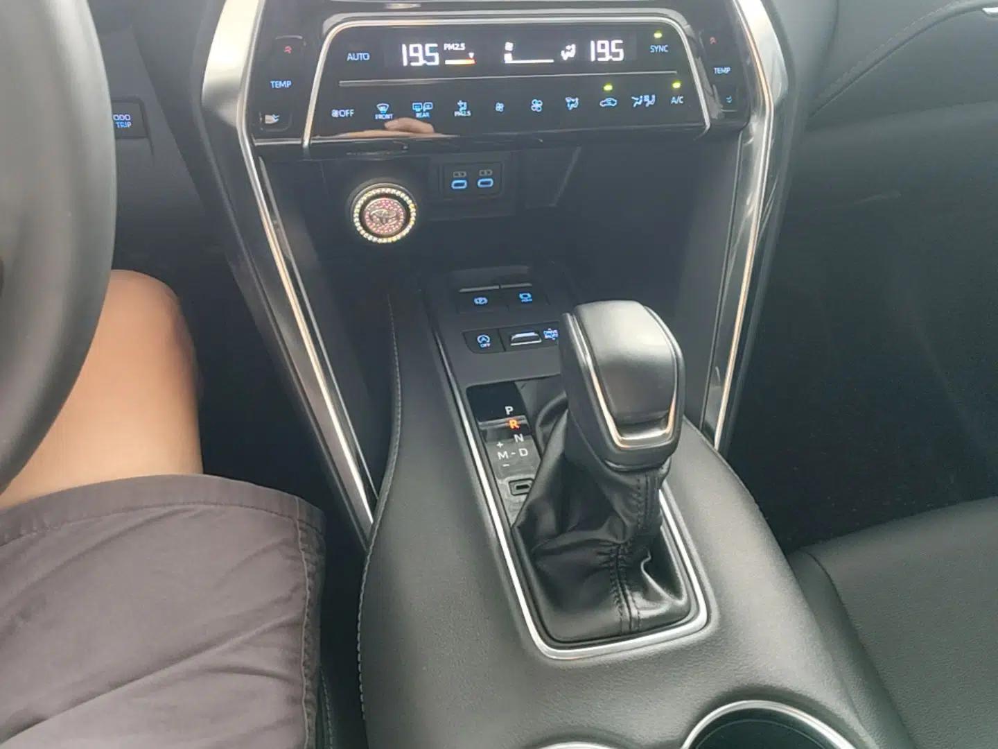 Toyota Venza 2022 2.0L CVT Two-Wheel Drive Luxury Edition — миниатюра 16