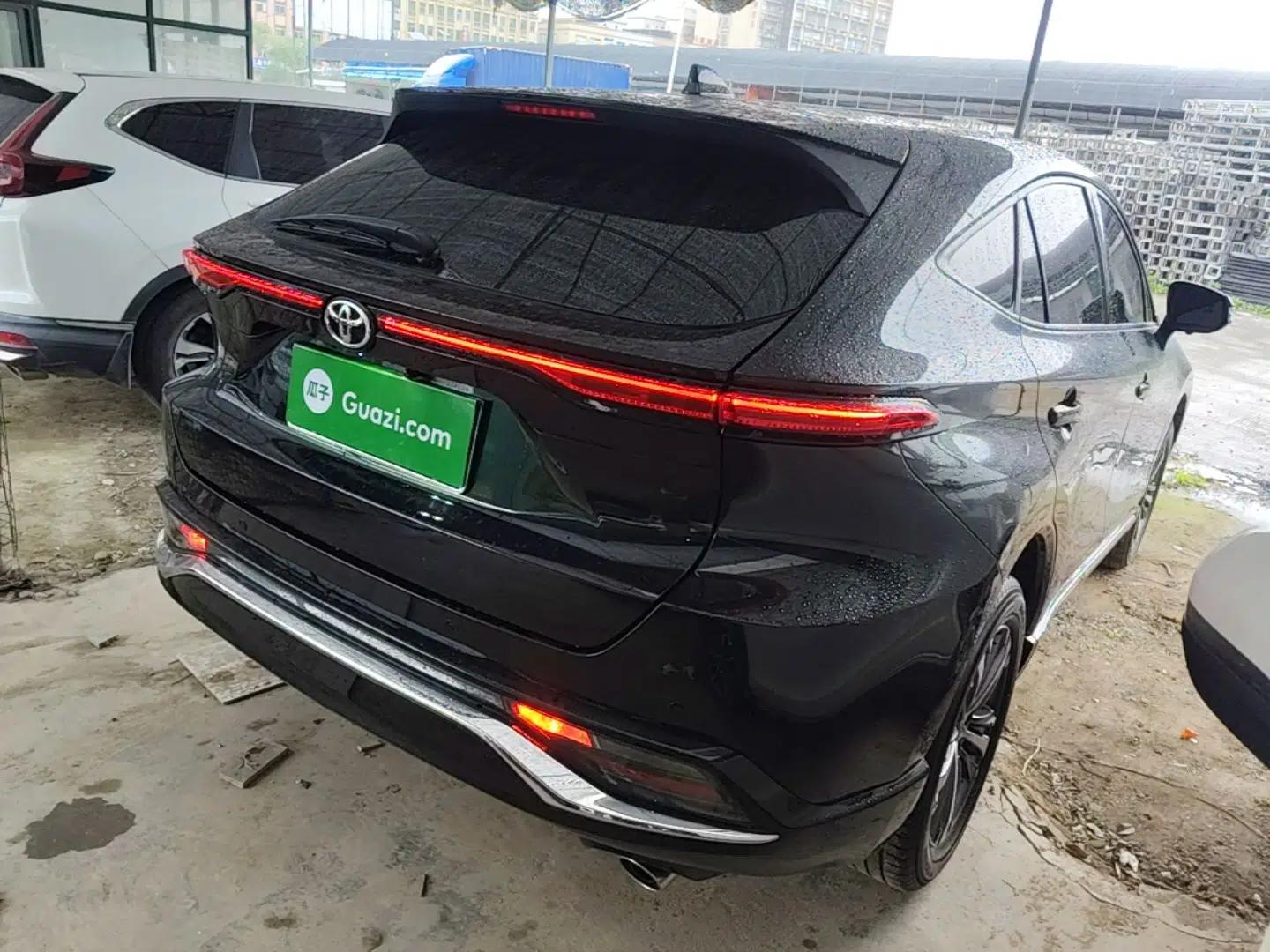 Toyota Venza 2022 2.0L CVT Two-Wheel Drive Luxury Edition — миниатюра 4
