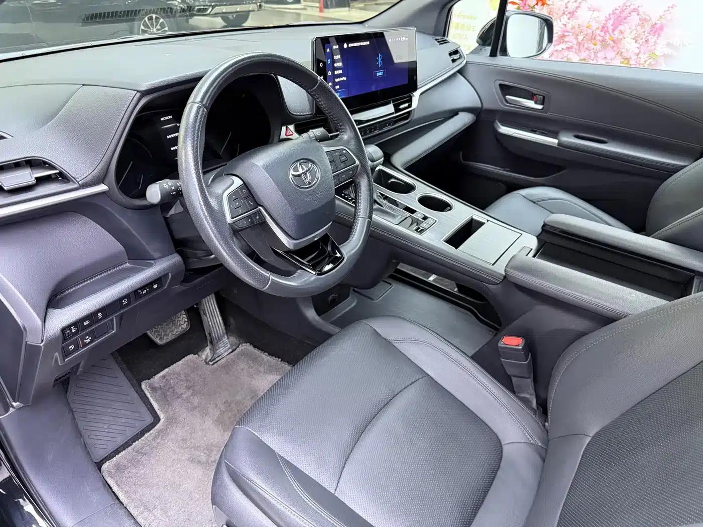 2023 Sienna 2.5L Hybrid Premium Edition — миниатюра 13