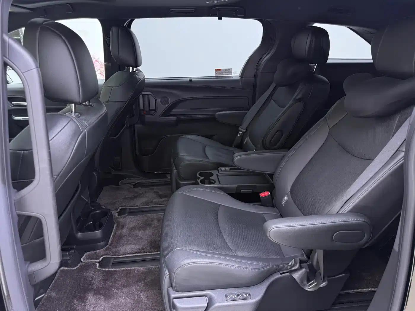 2023 Sienna 2.5L Hybrid Premium Edition — миниатюра 14