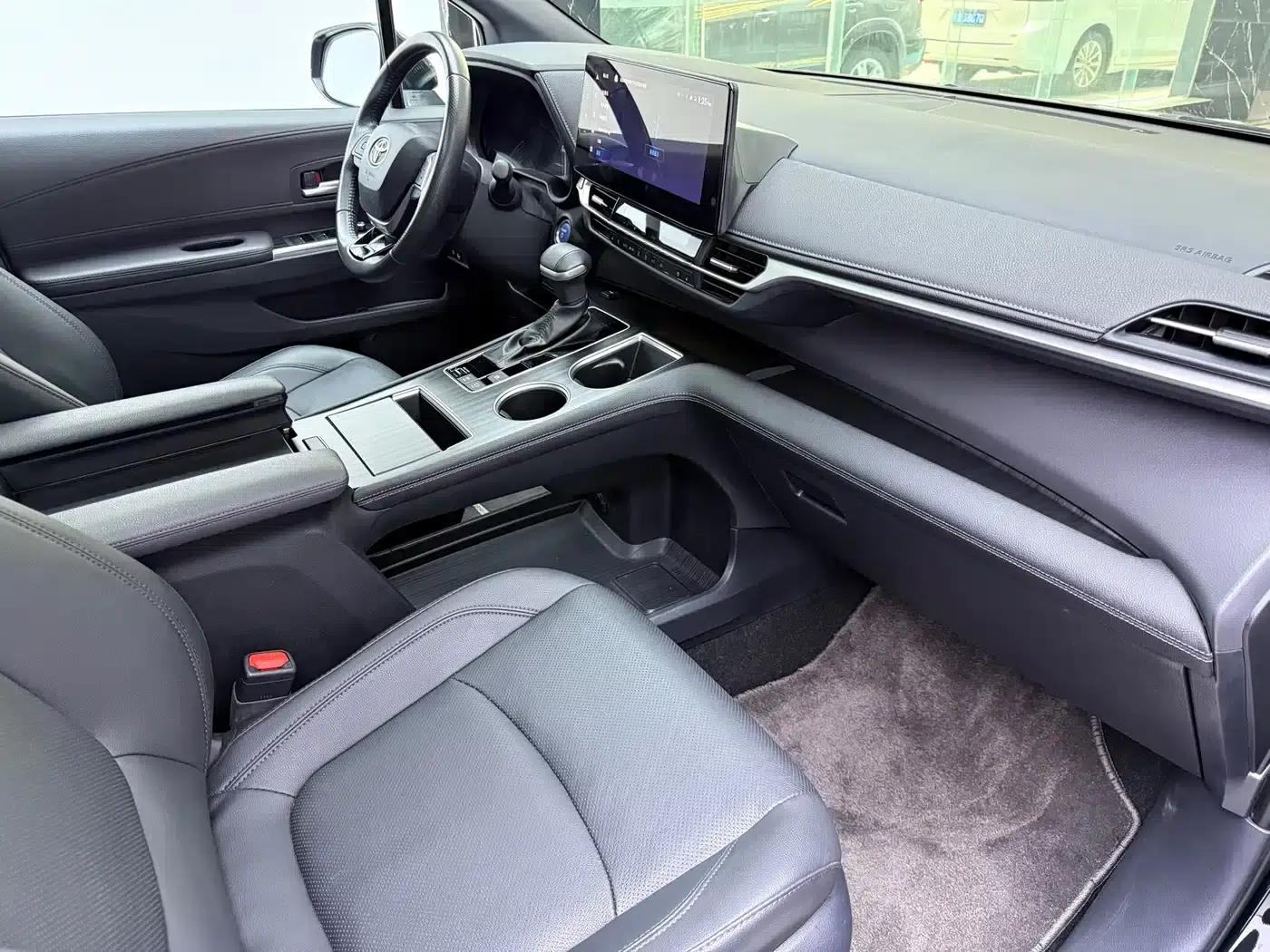 2023 Sienna 2.5L Hybrid Premium Edition — миниатюра 15